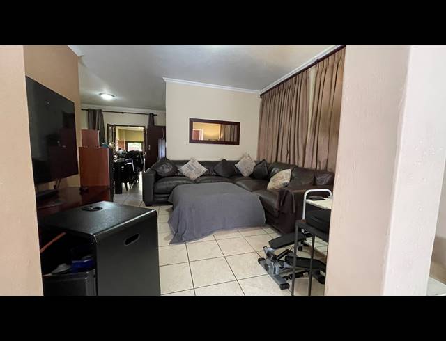 3 BEDROOM FREESTANDING FOR SALE IN KOSMOSDAL
